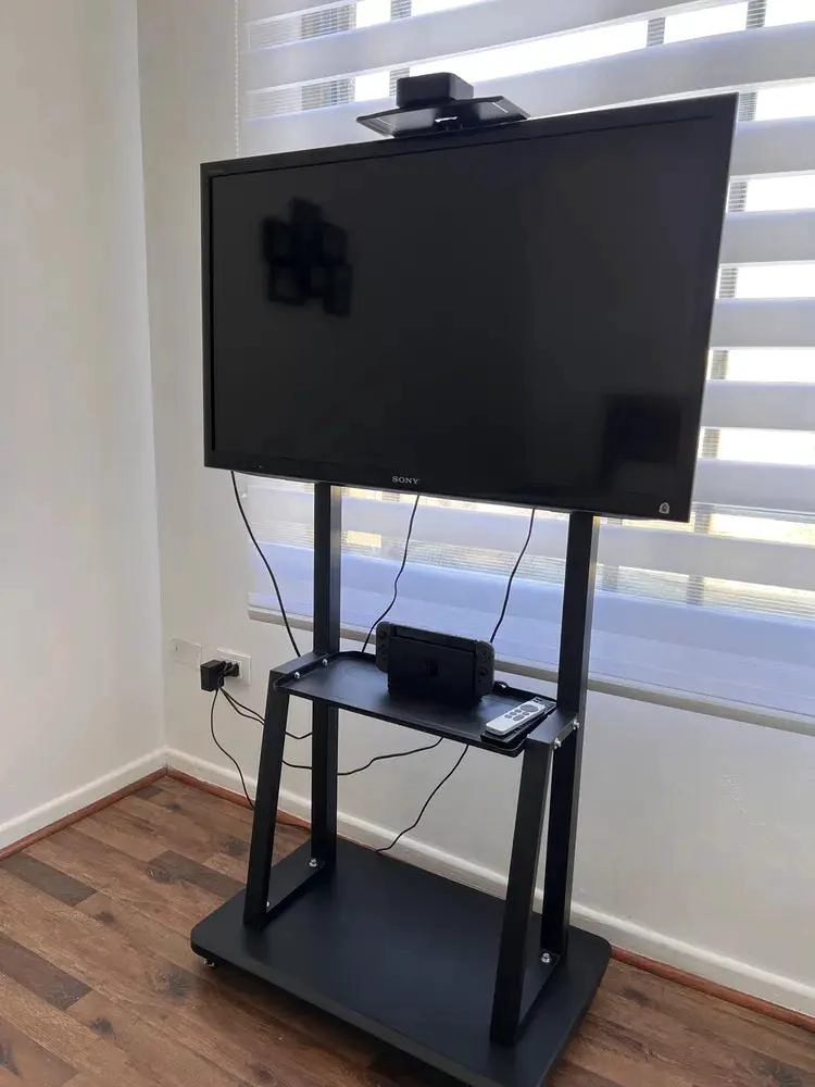 SOPORTE MADERA PARA TV MOVIL CON RUEDAS DE 32 A 75 PULGADAS - 6