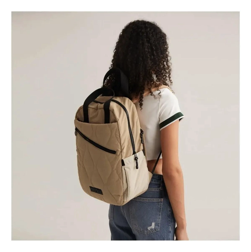 MOCHILA VEGA 23L PARA NOTEBOOK DE 15.6 PULGADAS EN NYLON RESISTENTE - 7