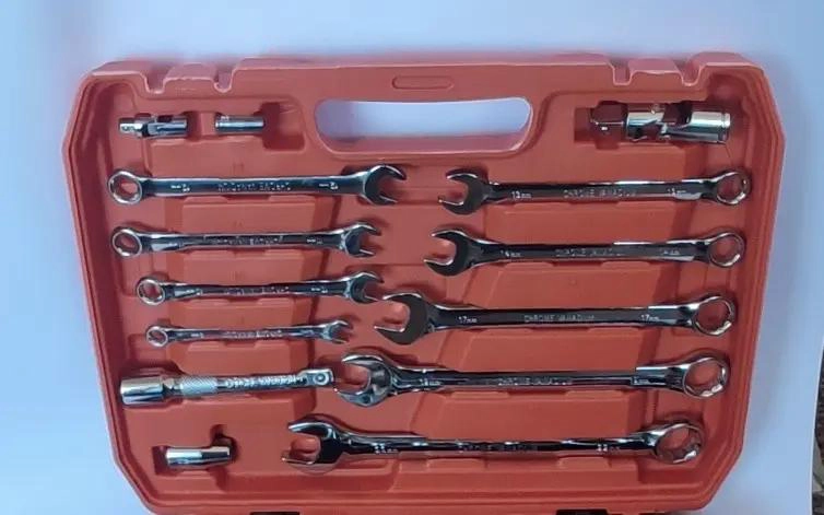 SET DE CAJA DE DADOS DE 82 PIEZAS CON LLAVES - 3