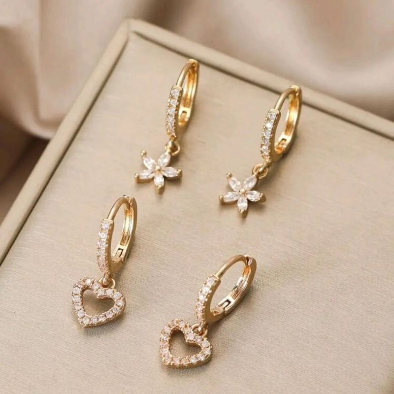 SET DE AROS ELEGANTES CON VARIAS PERFORACIONES EN BAÑO DE ORO 18K - 3
