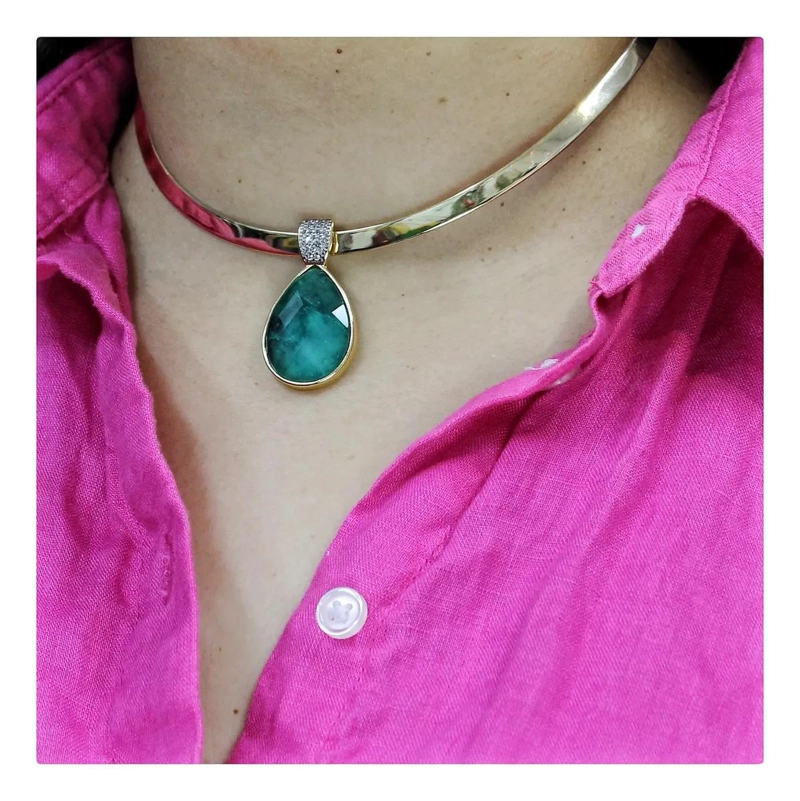 SET DE AROS Y COLLAR ENCHAPADO EN ORO 18K CON ESMERALDA - 3