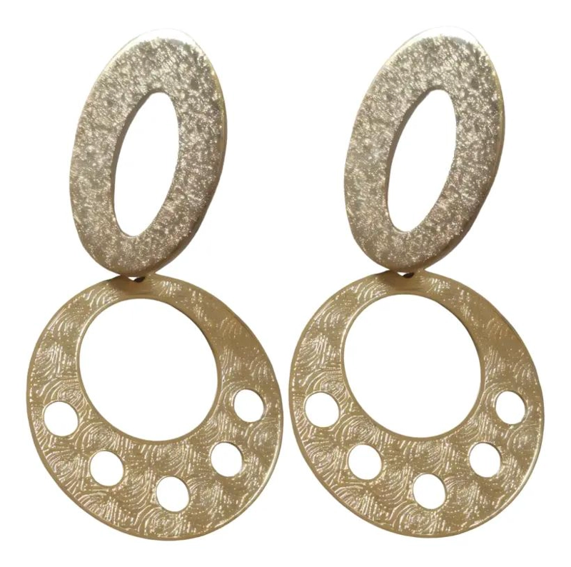 AROS ENCHAPADOS EN ORO CON DISEÑO REDONDEADO Y DETALLES ELEGANTES - 1