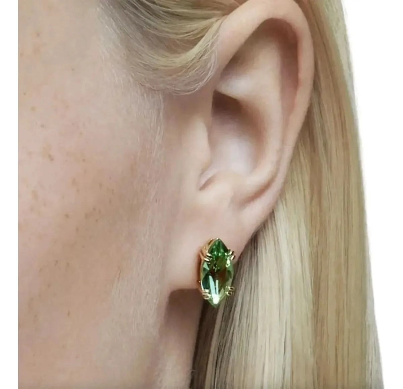 PENDIENTES GEOME TRICOS CON CRISTALES VERDES Y BASE DORADA - 3