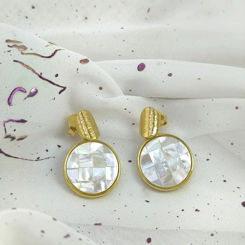 SET DE AROS Y COLLAR EN ORO 18K CON MOSAICO DE NACAR - 3