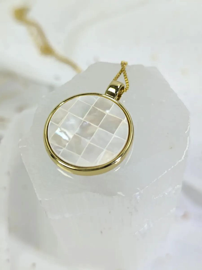 SET DE AROS Y COLLAR EN ORO 18K CON MOSAICO DE NACAR - 4