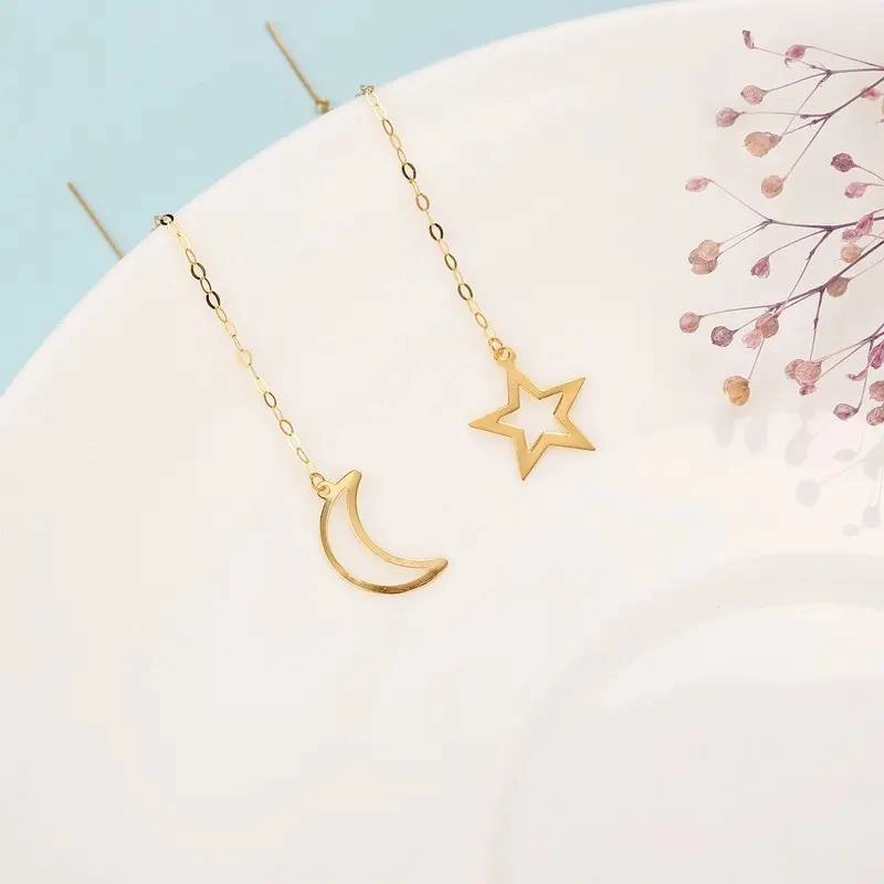 AROS LARGOS DE CADENA CON DISEÑO DE LUNA Y ESTRELLA EN ORO 18K - 2