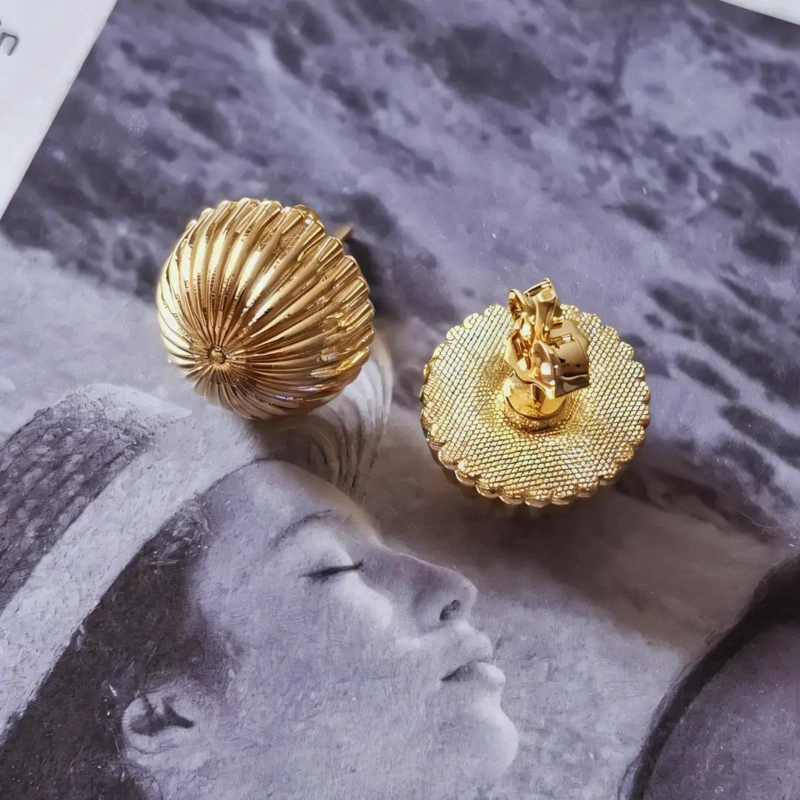 AROS DE ORO ESTILO BOTON CON RELIEVE ELEGANTES Y SOFISTICADOS - 3