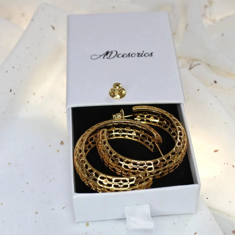 AROS ARGOLLAS GRANDES ENCHAPADAS EN ORO 18K CON DISEÑO EXCLUSIVO - 1