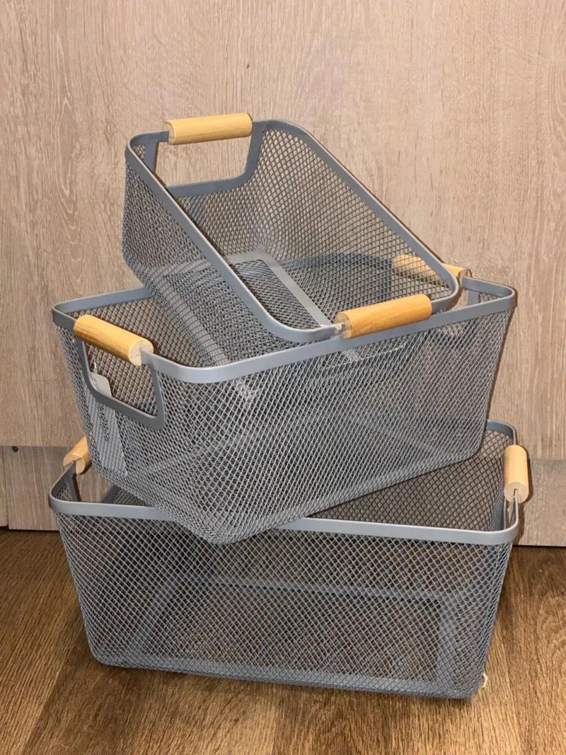 SET DE 3 CANASTOS METALICOS CON MANGO DE MADERA PARA ORGANIZACION - 4