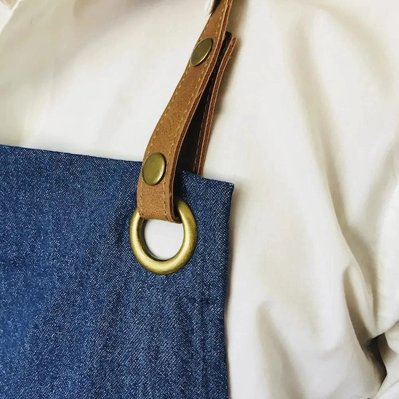 DELANTAL DE JEANS UNISEX CON CORREA AJUSTABLE DE CUERO SINTE TICO - 2