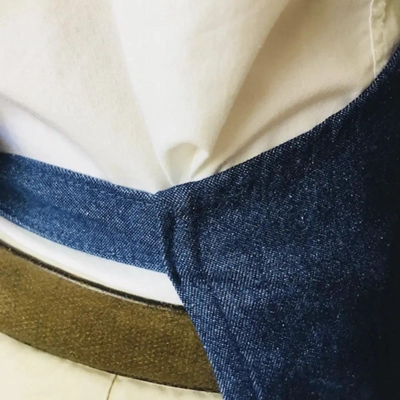 DELANTAL DE JEANS UNISEX CON CORREA AJUSTABLE DE CUERO SINTE TICO - 4