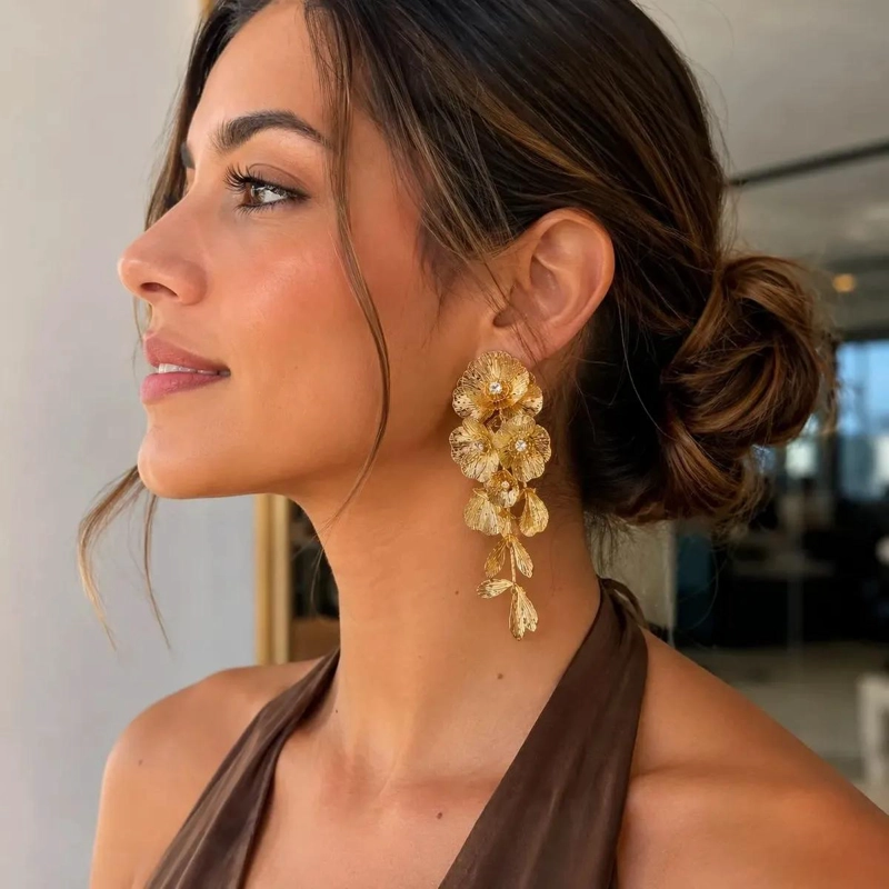 MAXI AROS COLGANTES DORADOS CON DISEÑO FLORAL ELEGANTE - 2