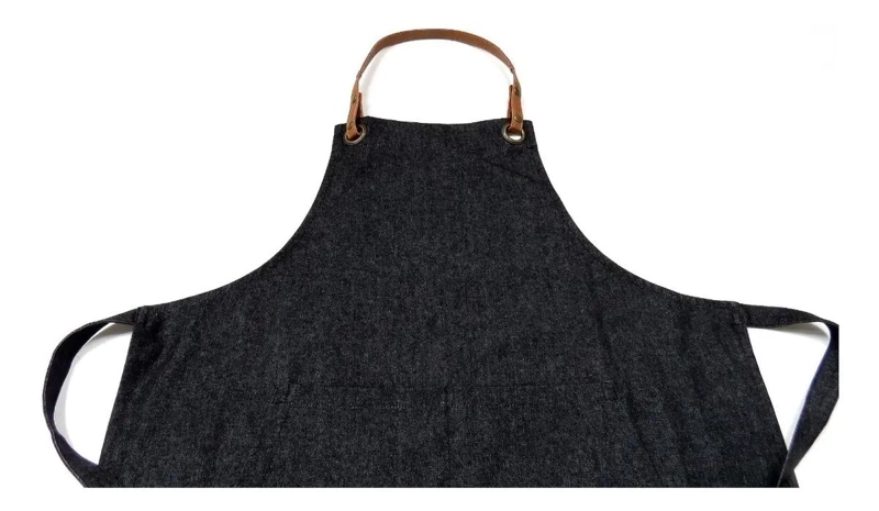 DELANTAL ENTERO DE JEANS NEGRO CON TIRANTES AJUSTABLES Y BOLSILLOS - 5