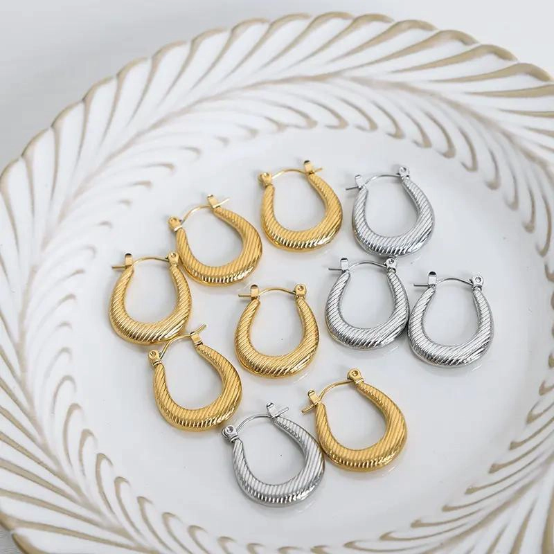 AROS BAÑADOS EN ORO 18K DISEÑO EXCLUSIVO Y ELEGANTE - 1