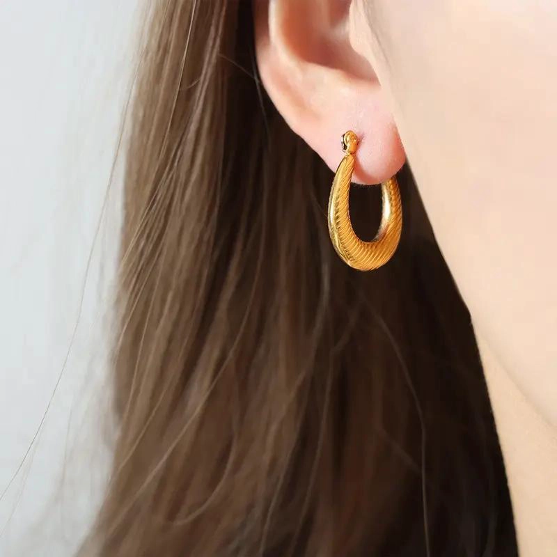 AROS BAÑADOS EN ORO 18K DISEÑO EXCLUSIVO Y ELEGANTE - 2