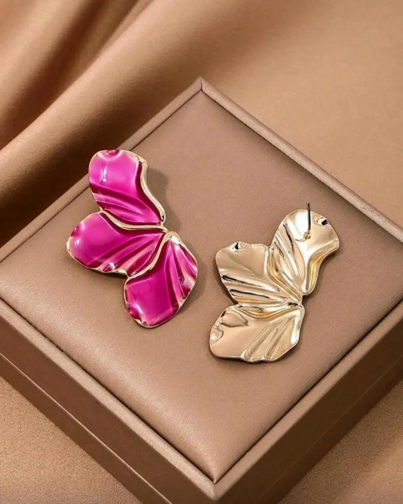 ARETES FLORALES DE METAL PARA USO DIARIO EN COLOR FUCSIA - 2