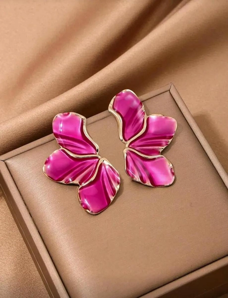 ARETES FLORALES DE METAL PARA USO DIARIO EN COLOR FUCSIA - 4