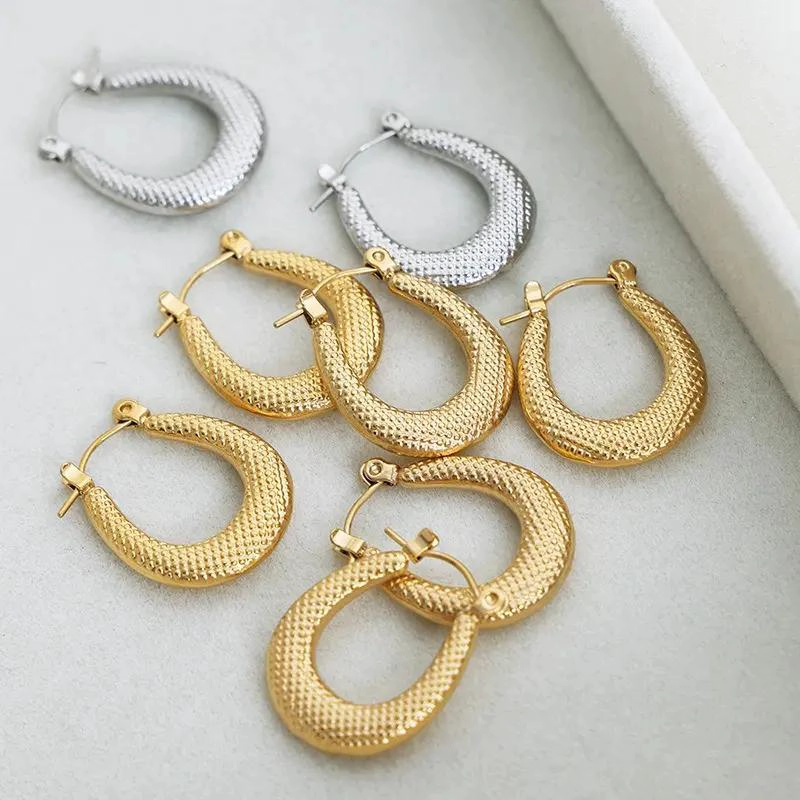 AROS BAÑADOS EN ORO 18K CON DISEÑO EXCLUSIVO Y ELEGANTE - 2