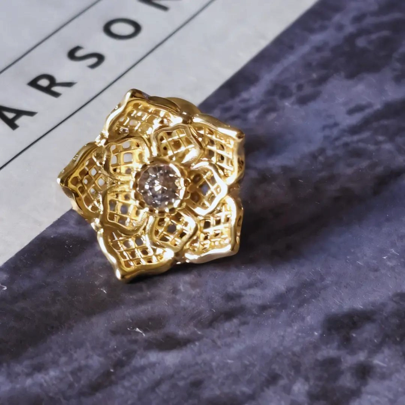 AROS ENCHAPADOS EN ORO CON DISEÑO FLORAL Y CIRCON - 4