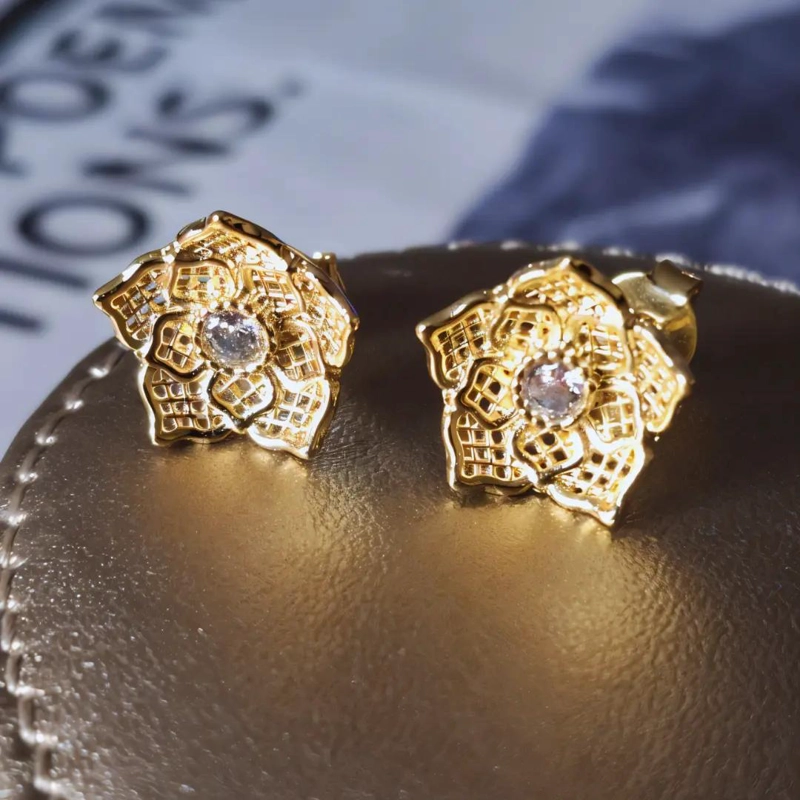 AROS ENCHAPADOS EN ORO CON DISEÑO FLORAL Y CIRCON - 7