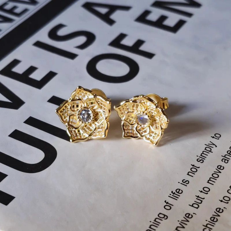 AROS ENCHAPADOS EN ORO CON DISEÑO FLORAL Y CIRCON - 8