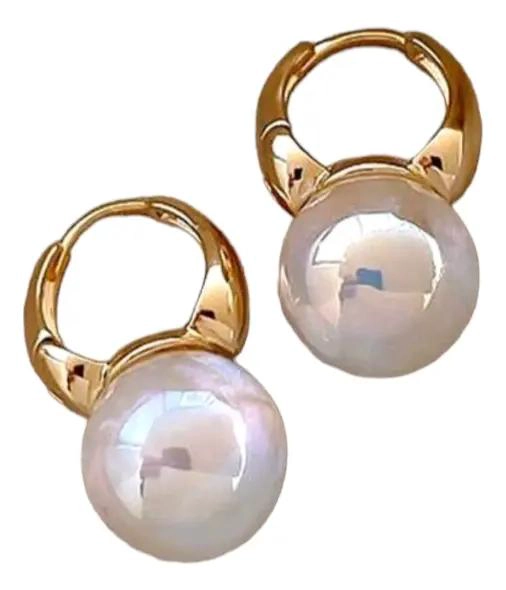 AROS ELEGANTES DE PERLA NACARADA CON BAÑO DE ORO 18K - 1