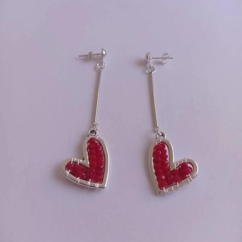 AROS COLGANTES EN FORMA DE CORAZON CON CRISTALES DE COLORES - 6