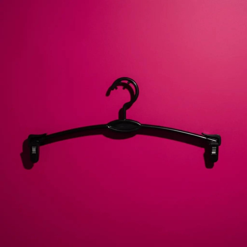PACK DE 30 COLGADORES DE PLASTICO NEGRO PARA ROPA - 3