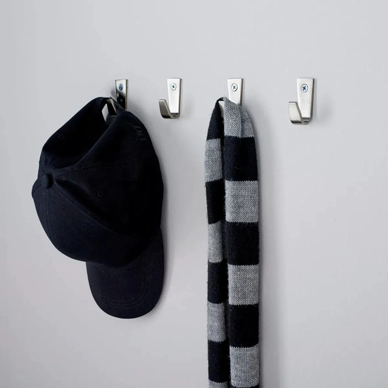 SET DE 4 GANCHOS DE PARED NIQUELADOS PARA ORGANIZAR ESPACIOS - 2