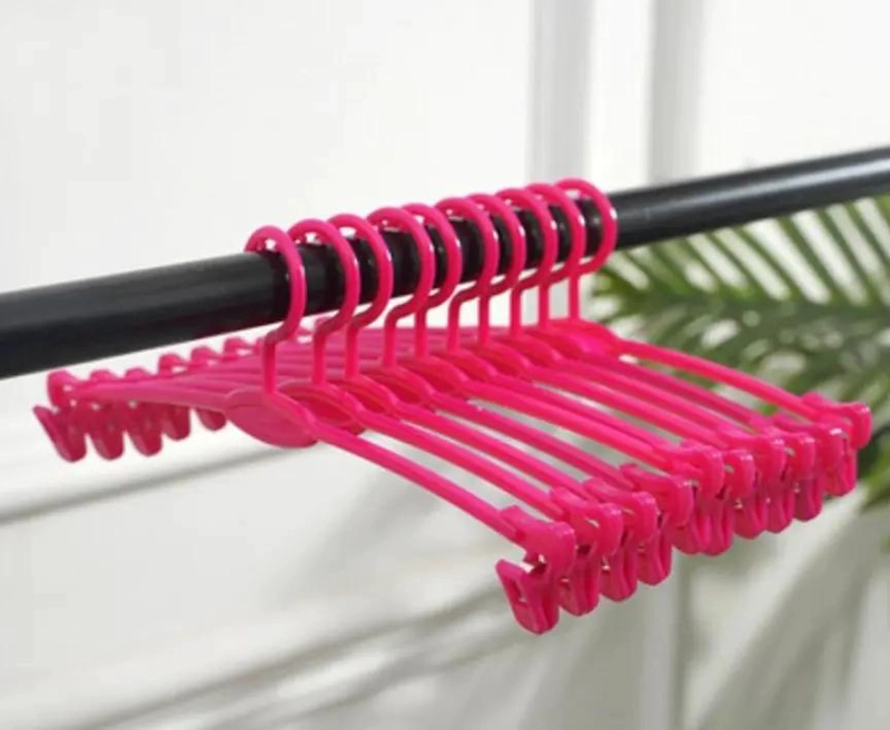 PACK DE 30 COLGADORES DE PLASTICO PARA ROPA INTIMA - 2