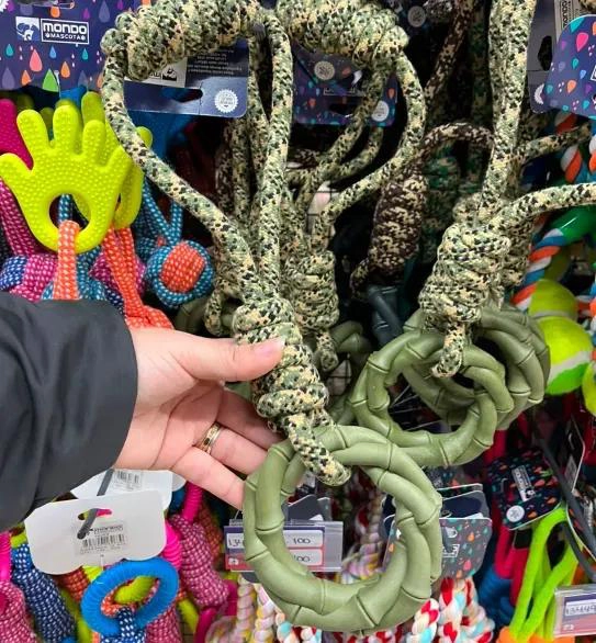 JUGUETE MORDEDOR RESISTENTE PARA PERROS CON CUERDA Y ARGOLLA - 3