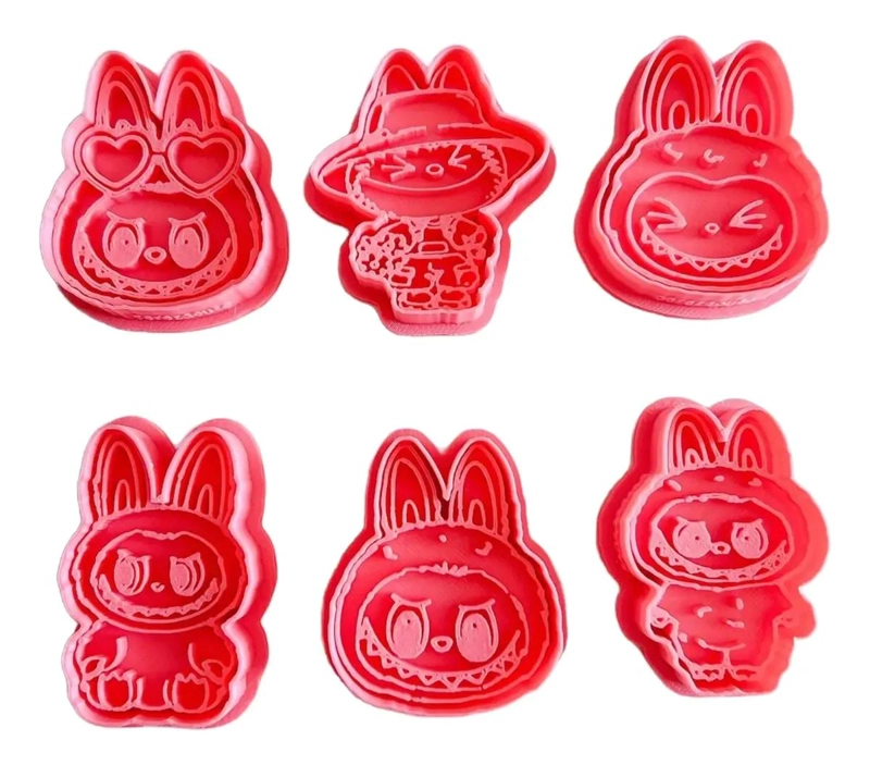 SET DE 6 CORTADORES DE GALLETAS TEMATICOS CON DISEÑO MONSTRUO KAWAII - 1