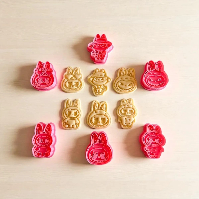 SET DE 6 CORTADORES DE GALLETAS TEMATICOS CON DISEÑO MONSTRUO KAWAII - 3