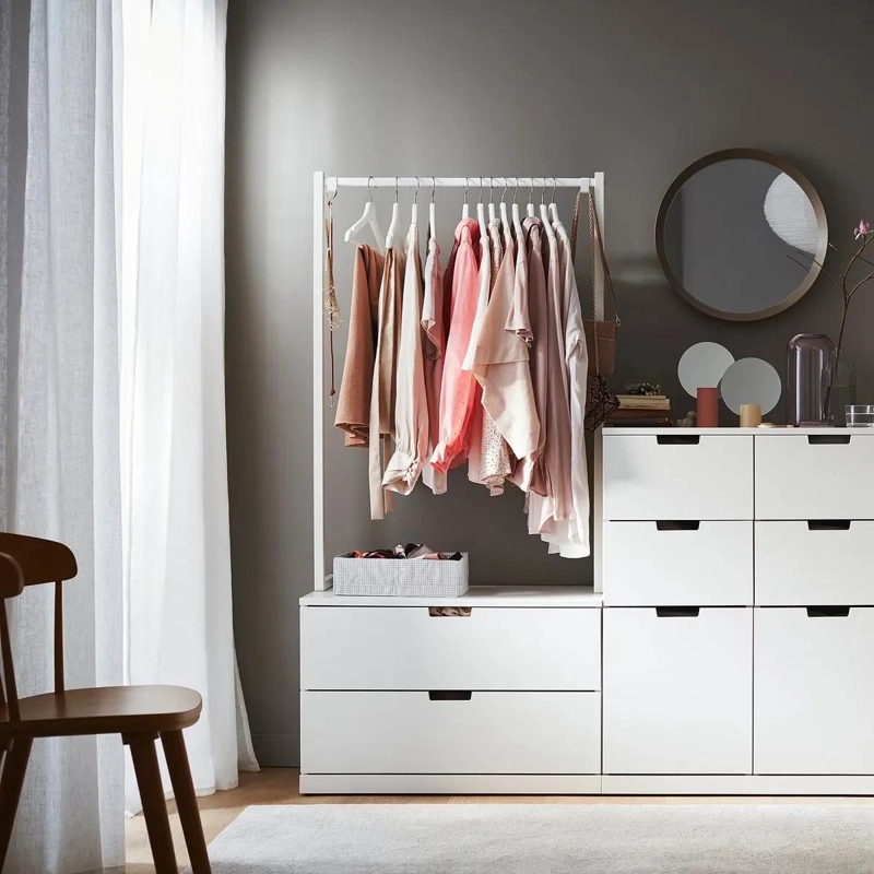 COLGADOR DE MADERA MACIZA CON RANURAS PARA ROPA 43 CM - 2