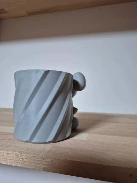 ORGANIZADOR DE ESCRITORIO EN COLOR GRIS CON DISEÑO MODERNO - 1