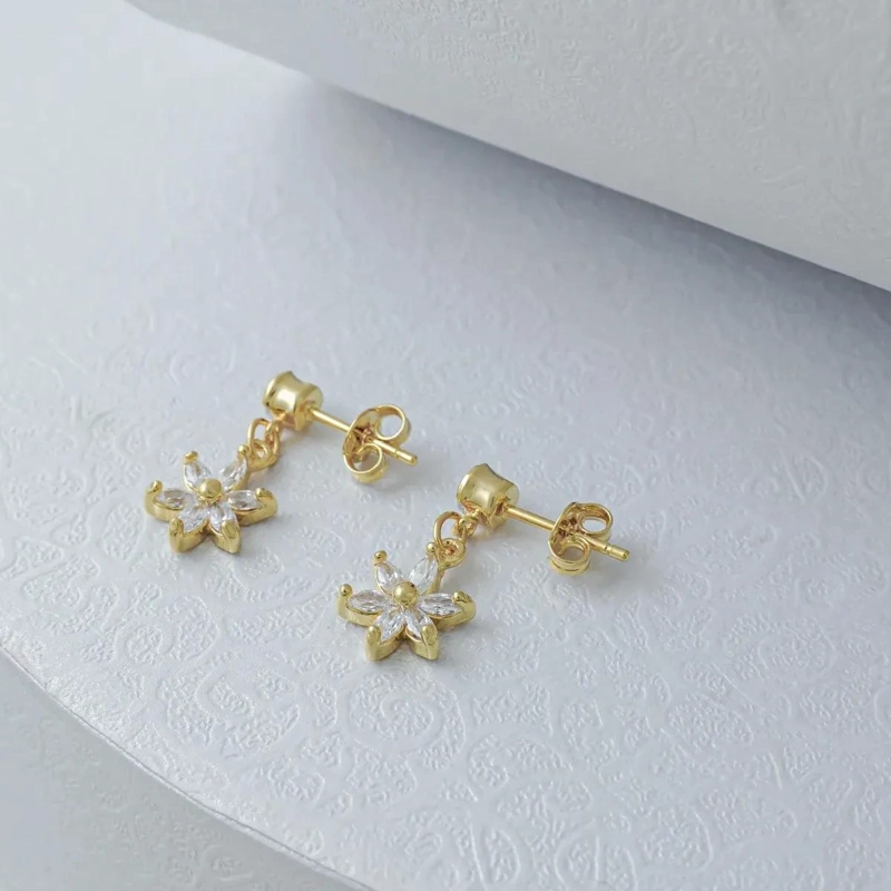 AROS FLOR CON CIRCONIAS EN ORO LAMINADO DE 18K - 1