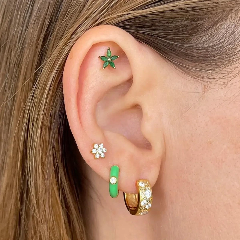 AROS DE FLORES PEQUEÑOS DE PLATA BAÑADA EN ORO DE 6 MM - 5