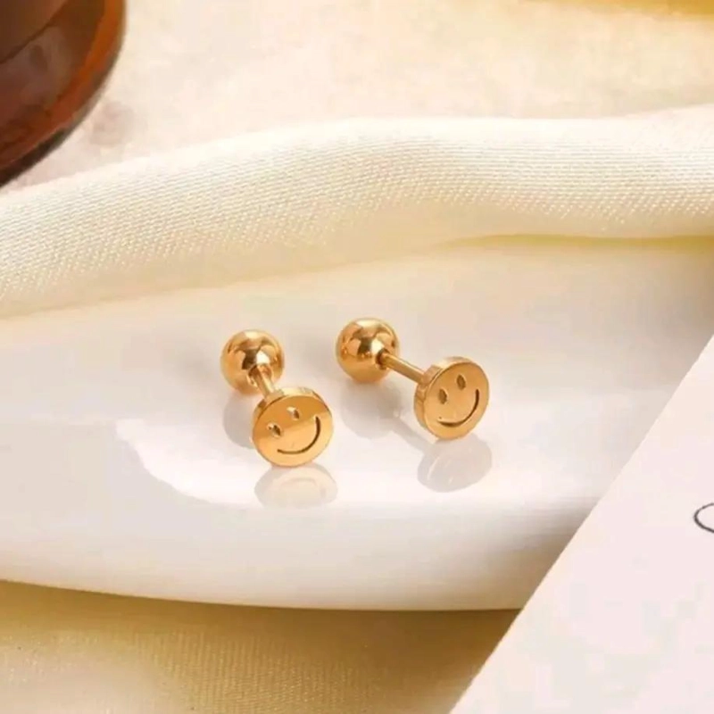 AROS CARITA FELIZ PARA NIÑAS CON TOPE DE TORNILLO EN ORO 18K - 2