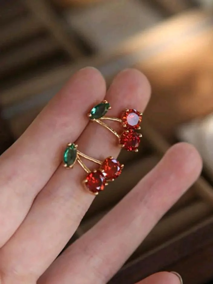 AROS ELEGANTES EN FORMA DE CEREZAS CON CIRCONES EN BAÑO DE ORO - 4