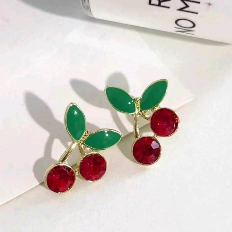 AROS ELEGANTES EN FORMA DE CEREZAS CON CIRCONES EN BAÑO DE ORO - 1
