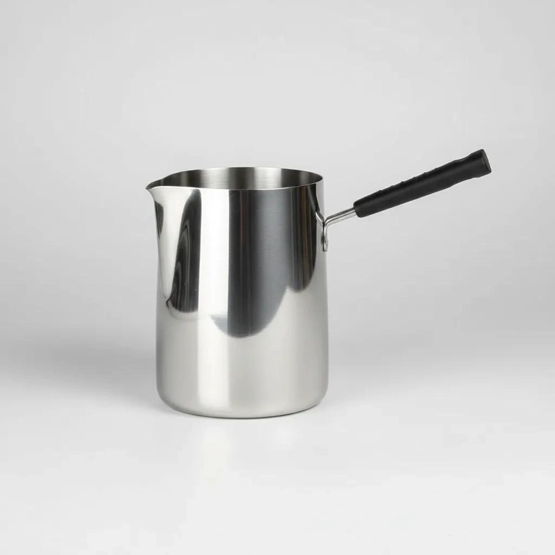 JARRA ESPUMADORA DE LECHE ACERO INOXIDABLE 600 ML CON VERTEDOR - 6