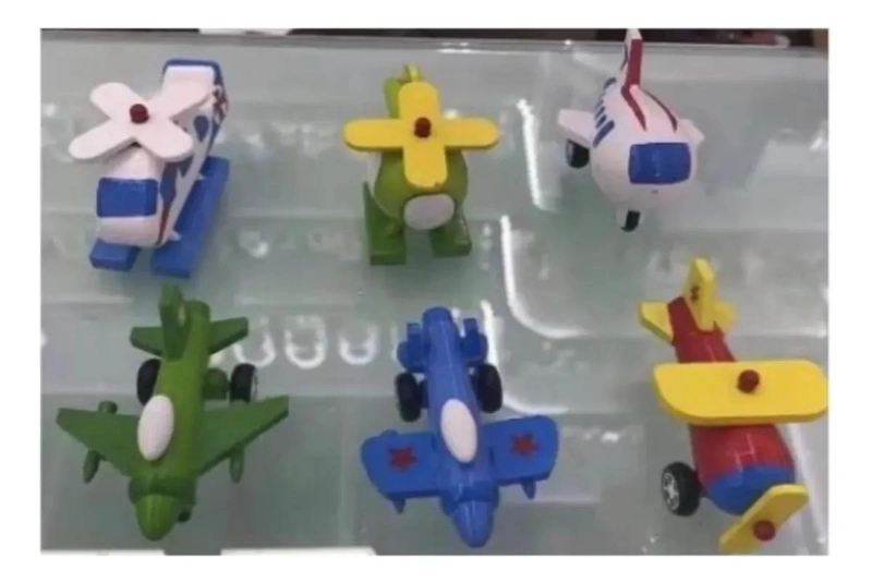 SET DE 3 AVIONES DE MADERA EN COLORES VARIADOS PARA NIÑOS - 1