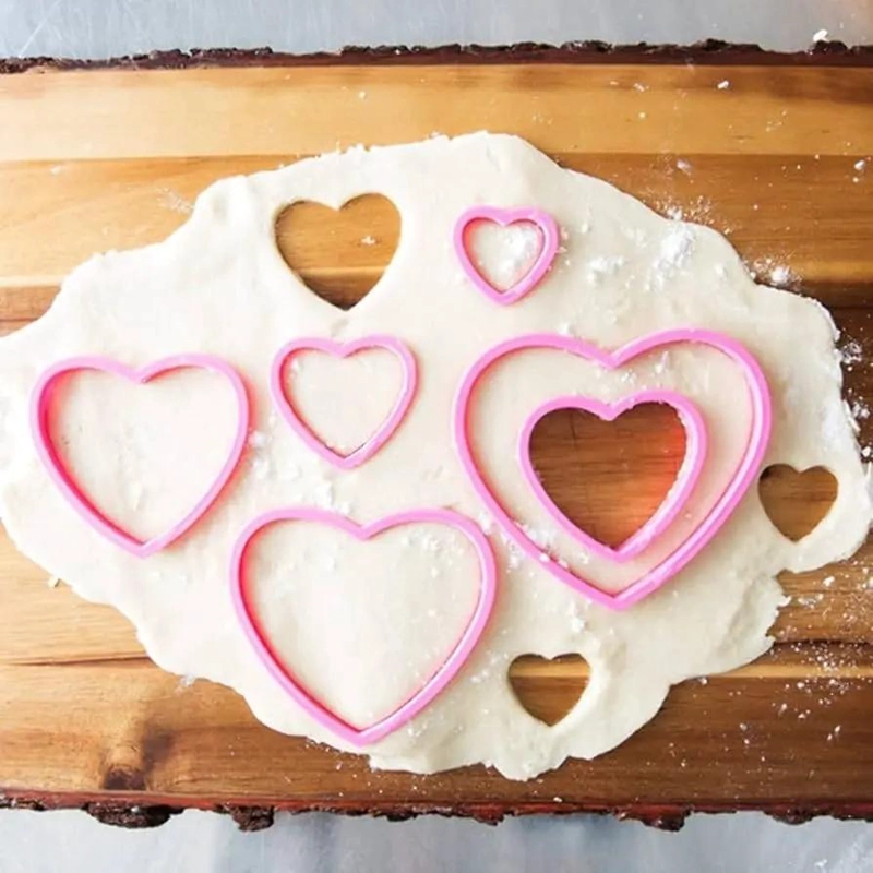 SET DE 6 MOLDES PARA GALLETAS CON FORMAS DE CORAZON EN VARIOS TAMAÑOS - 3