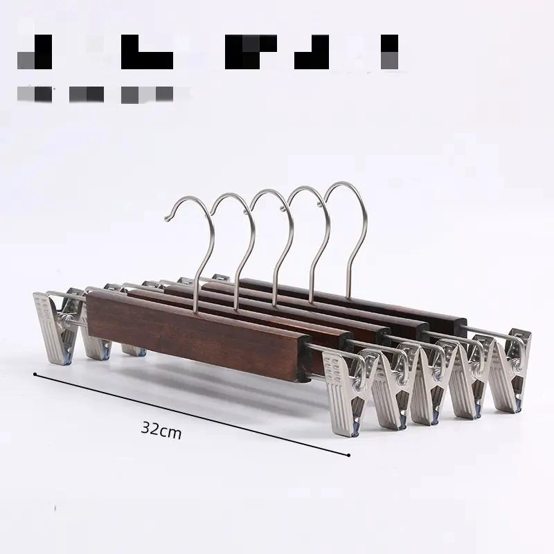 SET DE 20 COLGADORES DE MADERA PARA PANTALON CON PINZAS - 6