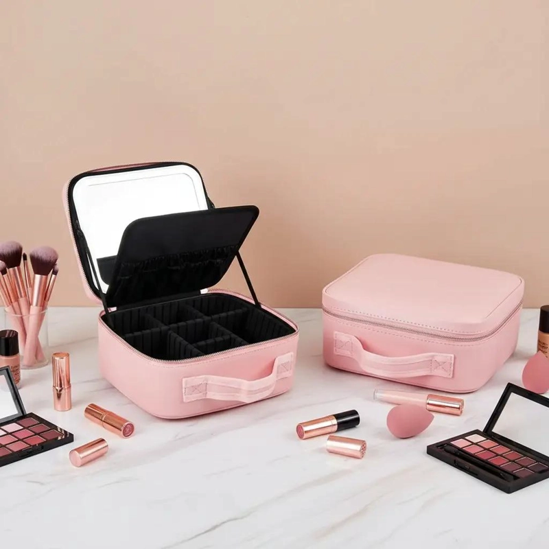 BOLSO DE MAQUILLAJE CON ESPEJO LED RECARGABLE Y COMPARTIMENTOS - 4