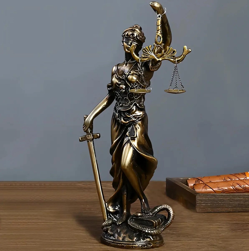 ESTATUA DE LA DIOSA DE LA JUSTICIA EN RESINA CON ACABADO BRONCE DE 18 CM - 2