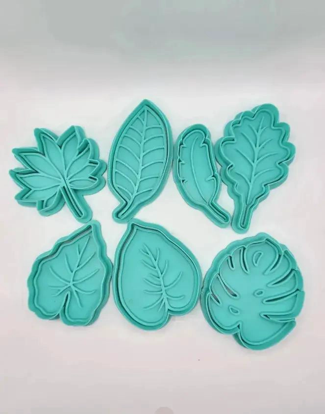 SET DE 7 CORTADORES PARA GALLETAS CON DISEÑO DE HOJAS DE 8X7 CM - 1