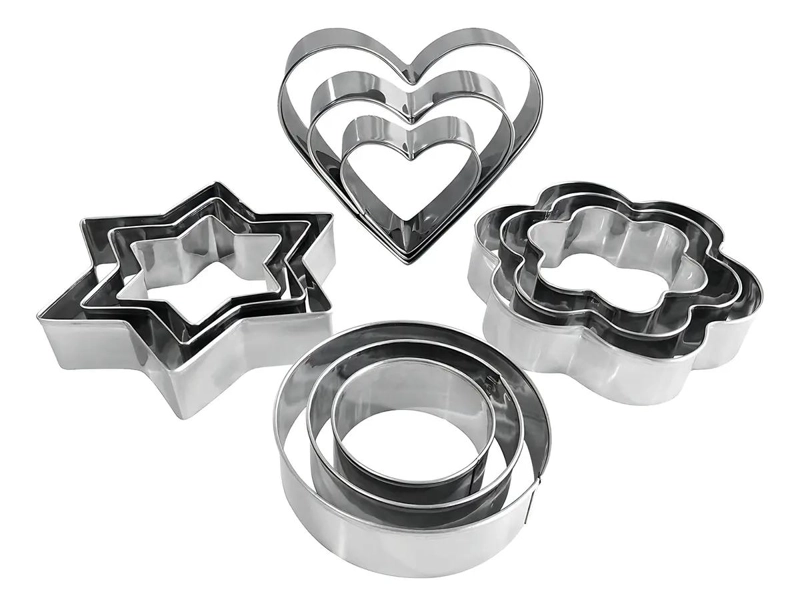 SET DE 12 CORTADORES METALICOS PARA GALLETAS CON FORMAS VARIADAS - 1