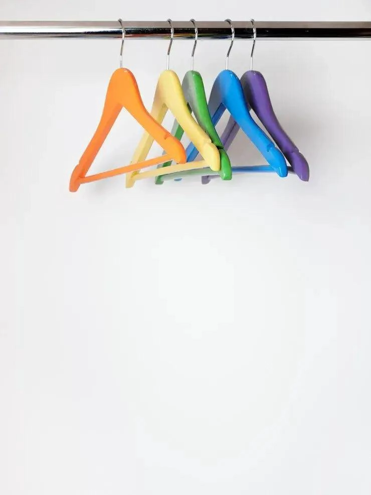 SET DE 5 COLGADORES ANTIDESLIZANTES PARA ROPA DE PVC - 3