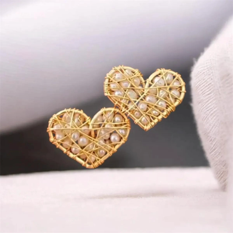AROS DE CORAZON CON PIEDRAS ROJAS HECHOS A MANO EN ALAMBRISMO - 3